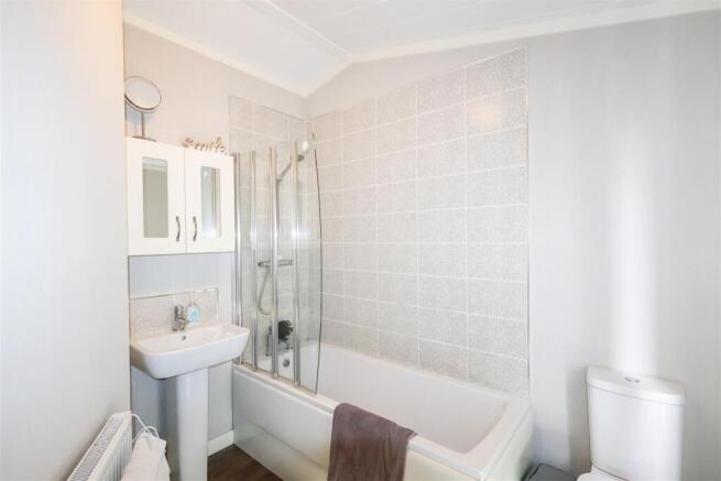 2 bed Park Home for sale Image 8