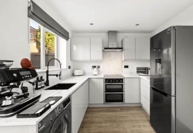 3 bed Town House for sale Image 8