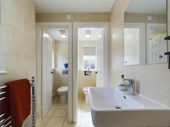 A spacious and immaculate large bathroom featur...