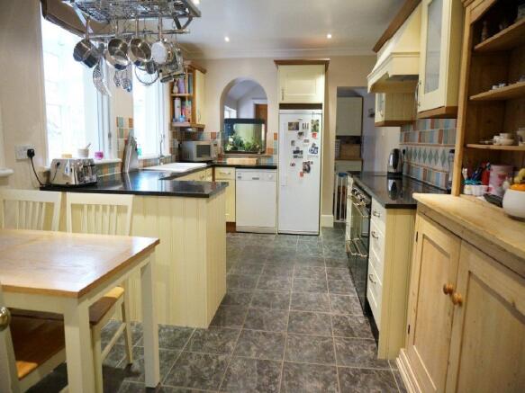 KITCHEN/BREAKFAST RO