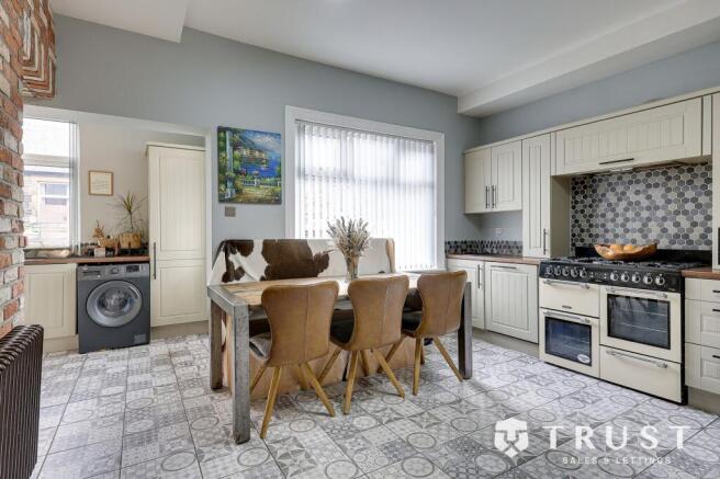 3 bed Semi-Detached for sale Image 5