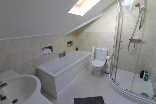 EN SUITE BATHROOM