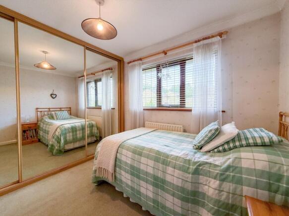 4 bed Detached for sale Image 11