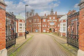 2, Gatehouse Cottages, Marvels Lane, Grove Park, London SE12 9PZ