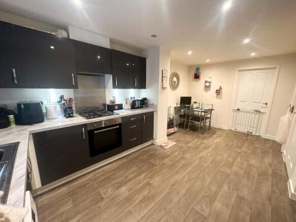 2 bed Semi-Detached for sale Image 4
