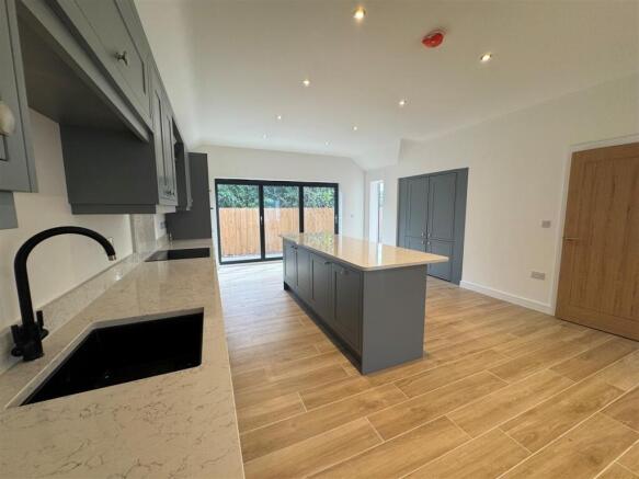 2 bed Detached for sale Image 6