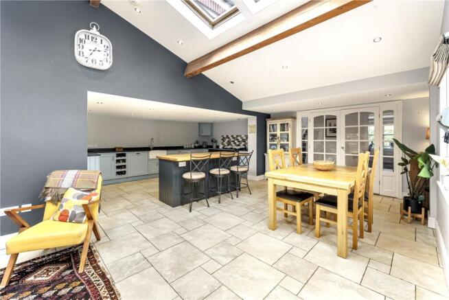 5 bed Detached for sale Image 4