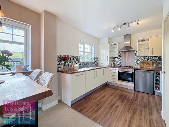 Gardinar Close, Standish photo 4