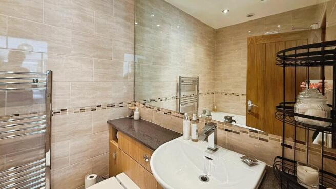 4 bed Detached for sale Image 11