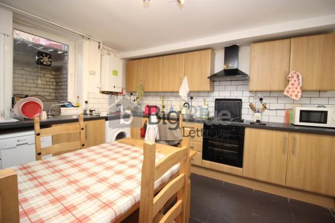 5 bed House Share to rent Image 9