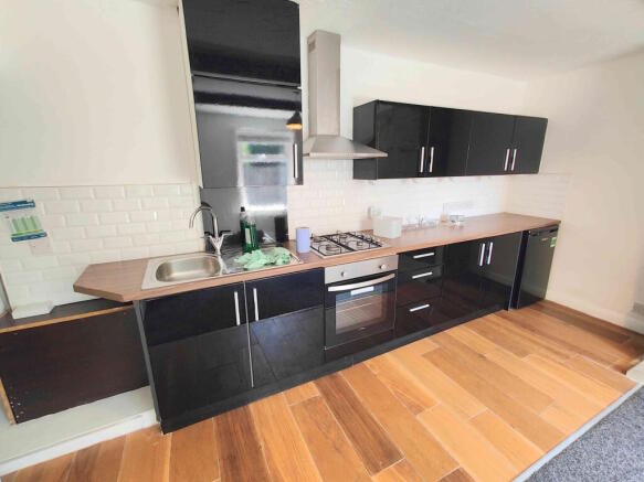 2 bed End of Terrace to rent Image 5