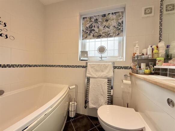 4 bed Detached for sale Image 10
