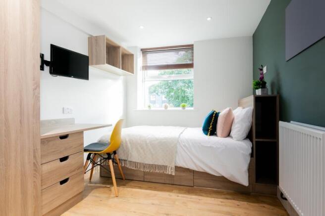 3 bed Flat to rent Image 8