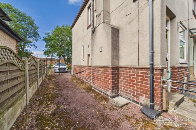3 bed Semi-Detached for sale Image 9