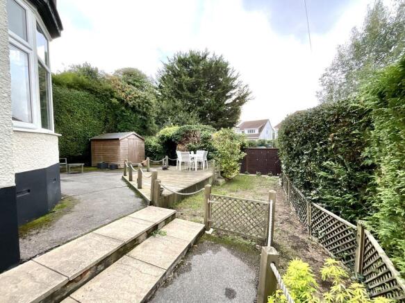 17 Foxholes Road, Southbourne photo 3