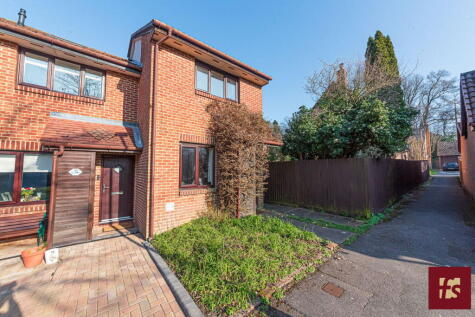 Merryman Drive, Heathlake Park, Crowthorne, Berkshire RG45 6TW