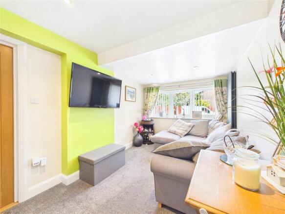 Gorse Close, Droitwich Spa, Worcestershire, WR9 photo 4