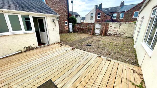4 bed Semi-Detached to rent Image 10