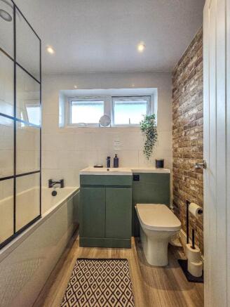 Family bathroom.jpg