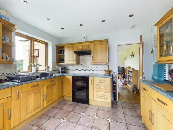 Kitchen 1.jpg