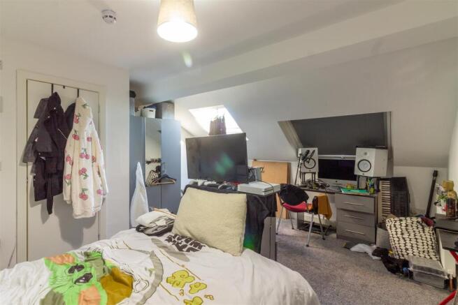 3 bed Flat to rent Image 4
