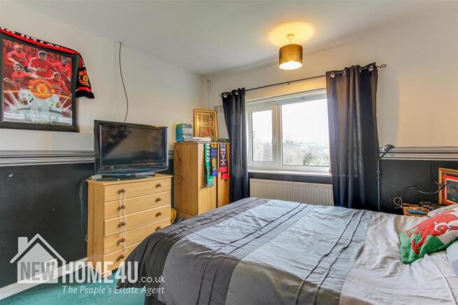 MASTER BEDROOM: