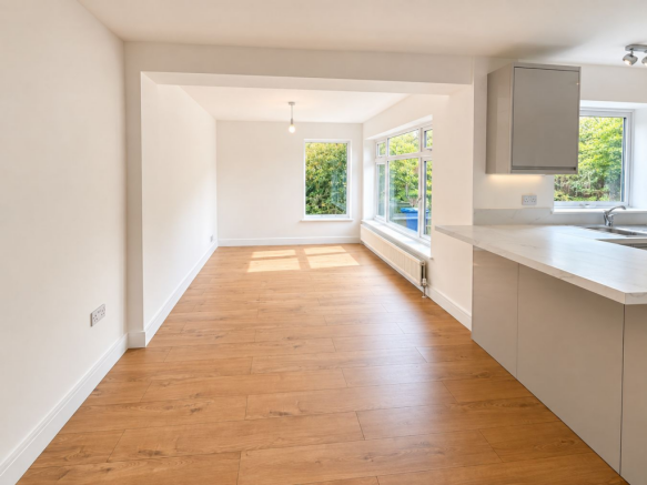 3 bed Semi-Detached to rent Image 8