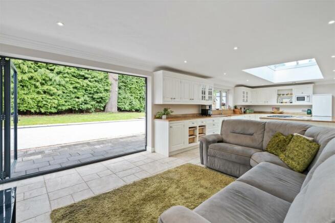 16 Finwood Close-16_lo.jpg