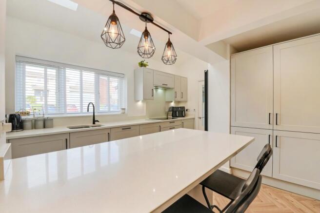 4 bed Detached for sale Image 6