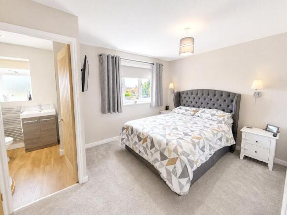 4 bed Detached for sale Image 10