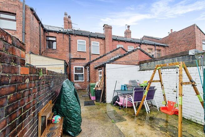 2 bed Terraced to rent Image 11