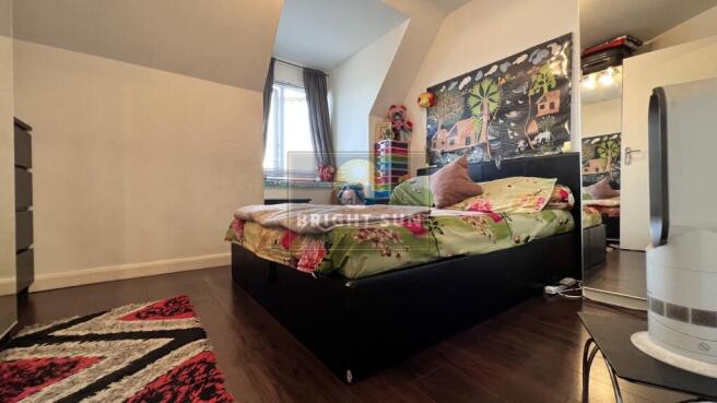 Bedroom2 pic 2.jpeg