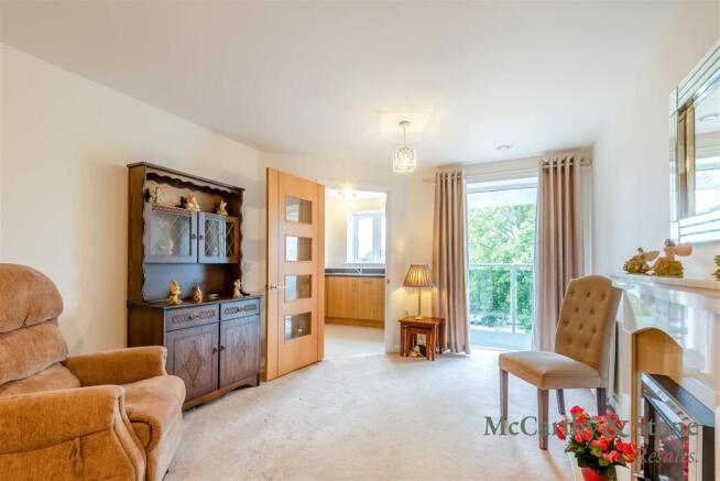 8701755-interior02.jpg