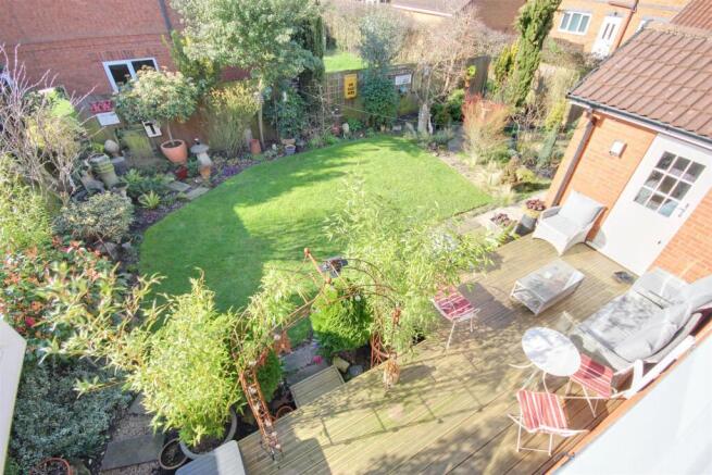4 bed Detached for sale Image 11
