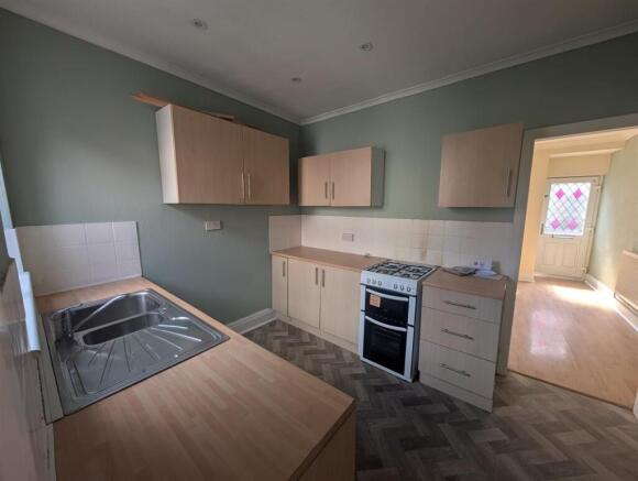 2 bed House to rent Image 4