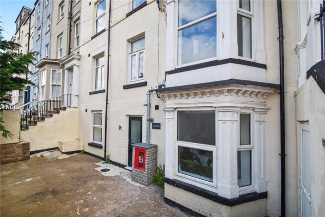 2 bed Maisonette to rent Image 9