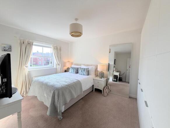 4 bed Detached for sale Image 8