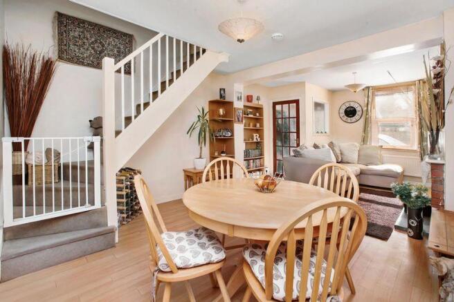 lounge dining