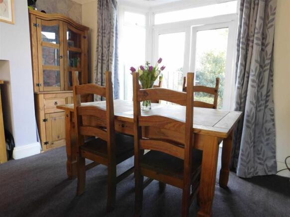 LIVING / DINING ROOM
