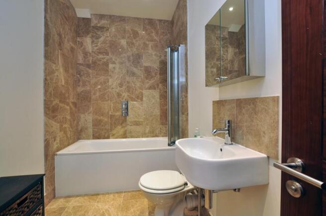 Guest En-Suite Bathr