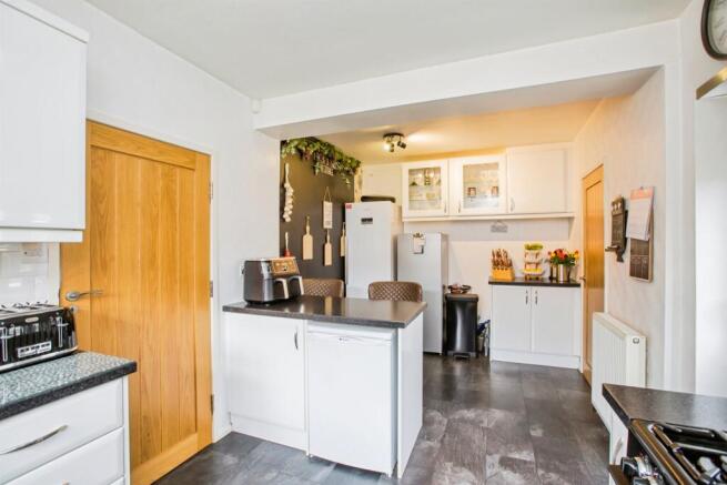 3 bed Semi-Detached for sale Image 11