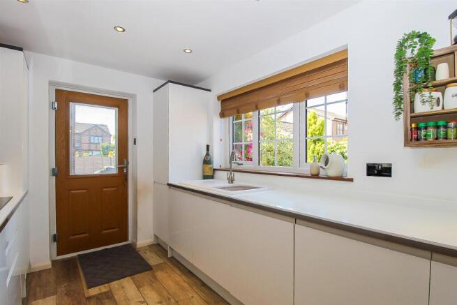 4 bed Detached for sale Image 4
