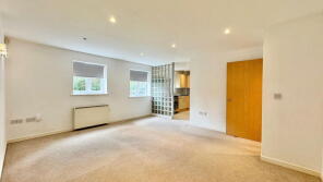 Flat 2, Laundry Court, Northway, Newbury RG14 7FL