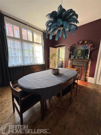 5 bed Terraced for sale Image 6