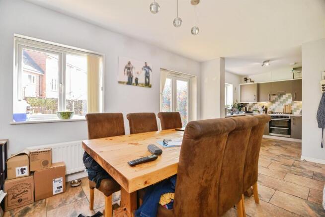 4 bed Detached for sale Image 7
