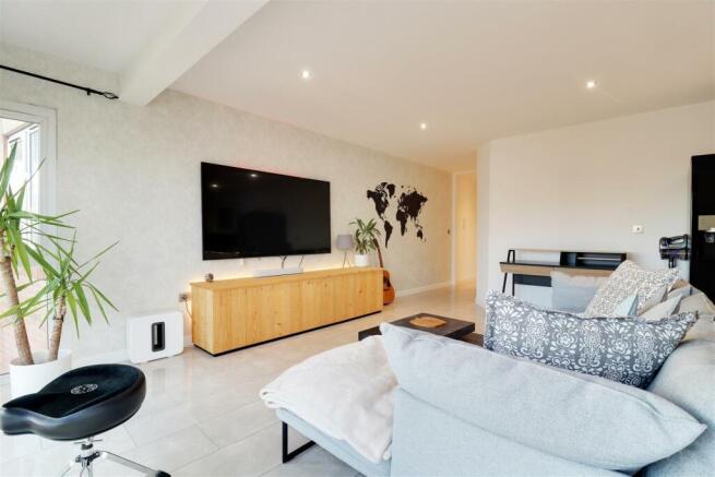 LIVING / DINING KITCHEN