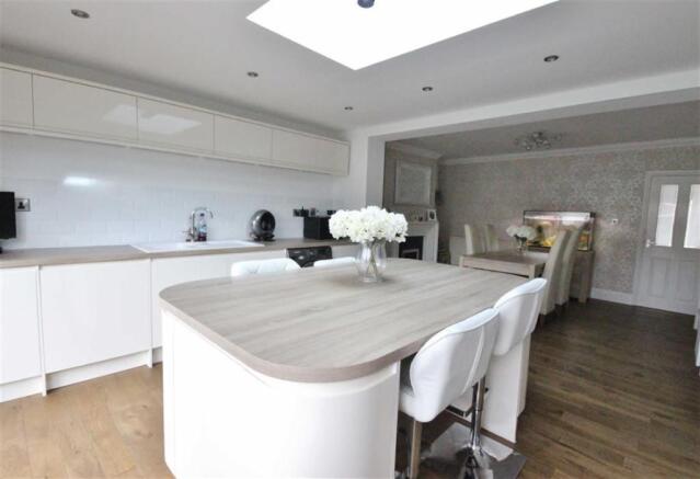 OPEN PLAN DINING KITCHEN