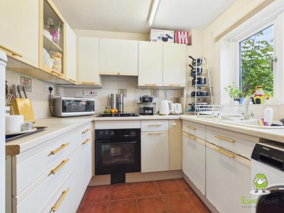 EweMove Estate Agents Basingstoke - Brookvale Clos