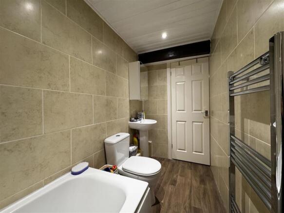 2 bed Terraced to rent Image 7
