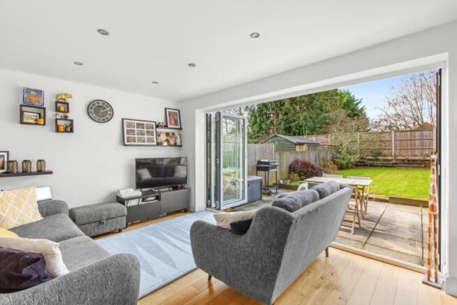 Quarrendon Road, Amersham, Buckinghamshire, HP7 9EF photo 3